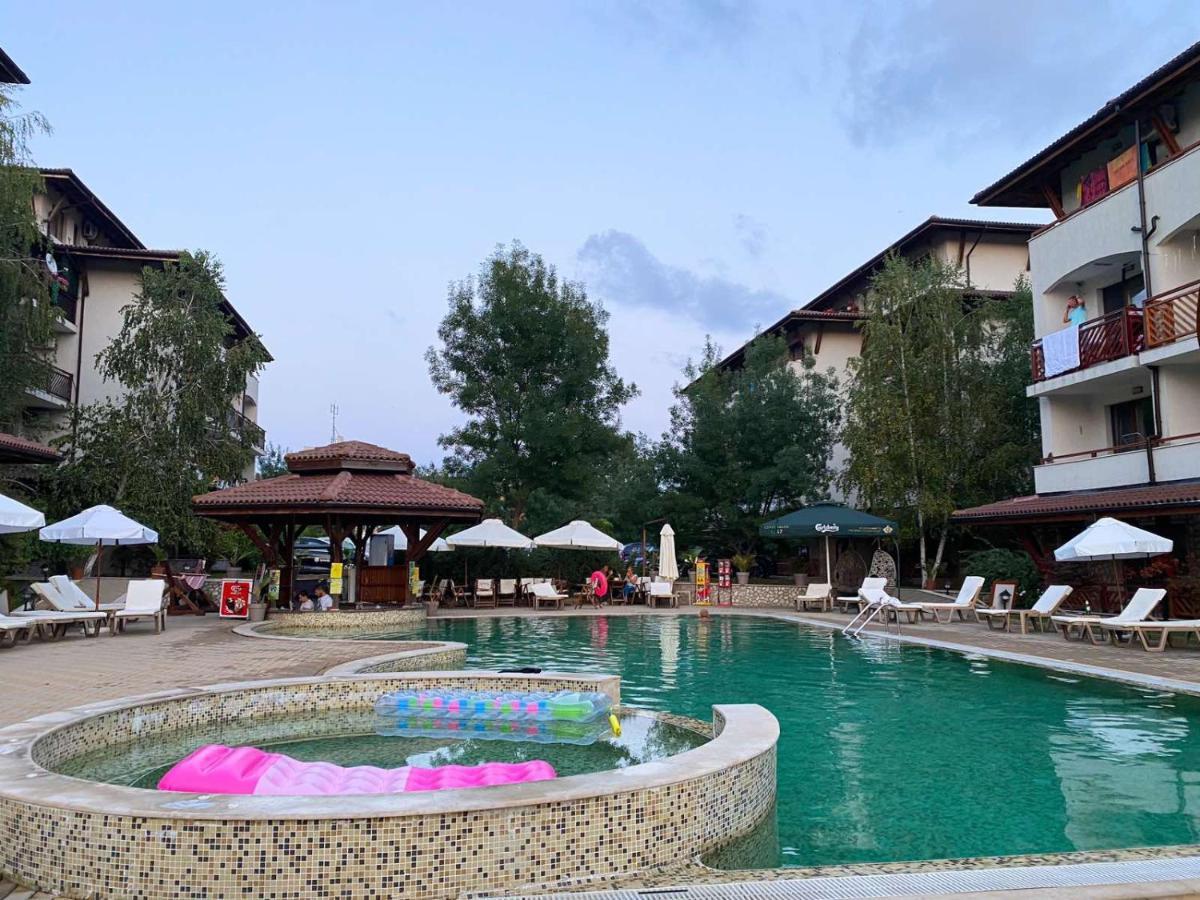 Mm Complex Aparthotel Primorsko Bagian luar foto
