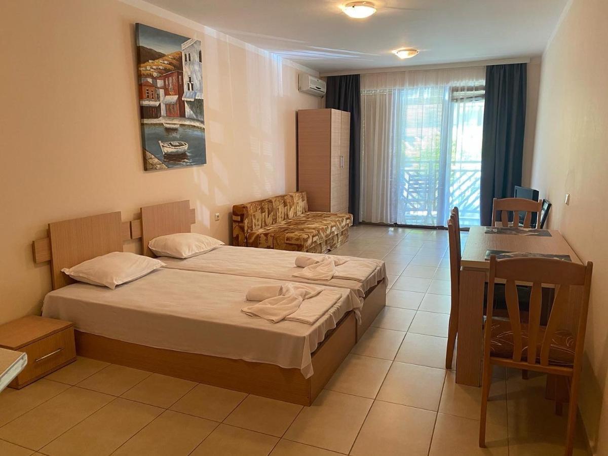 Mm Complex Aparthotel Primorsko Bagian luar foto