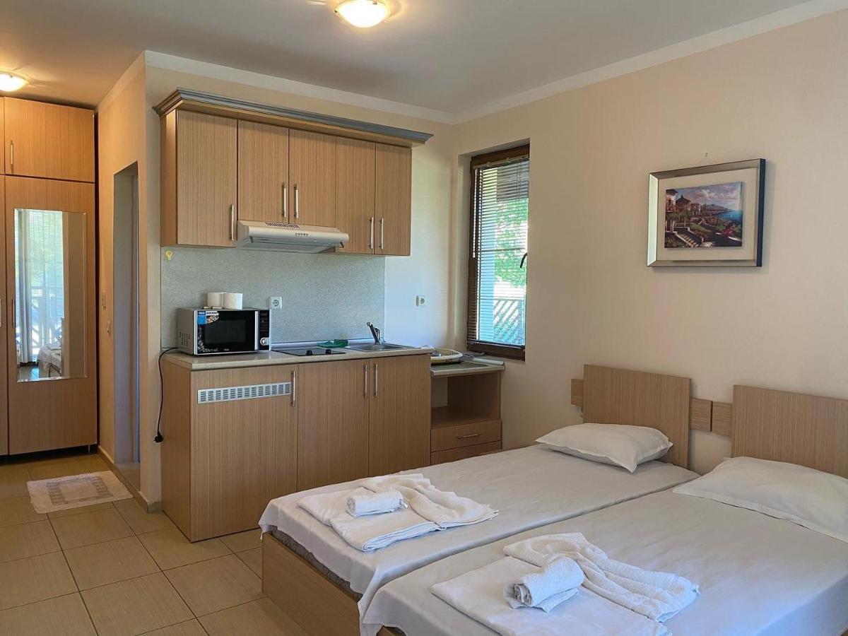 Mm Complex Aparthotel Primorsko Bagian luar foto