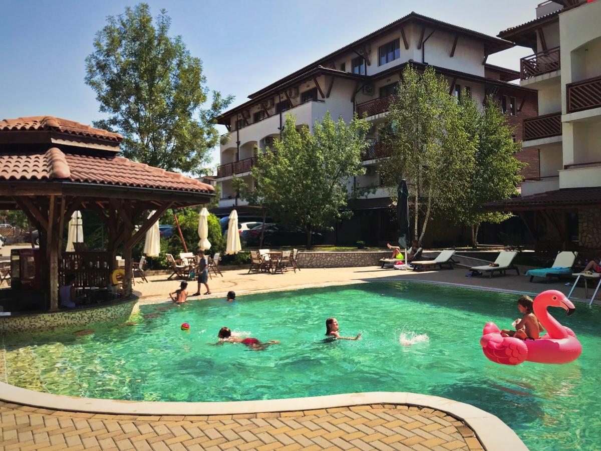 Mm Complex Aparthotel Primorsko Bagian luar foto